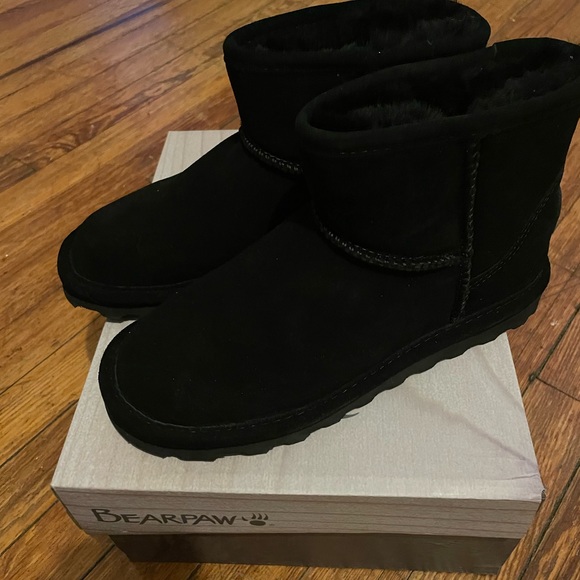 New with tags Bearpaw Alyssa size 7 - Picture 2 of 2